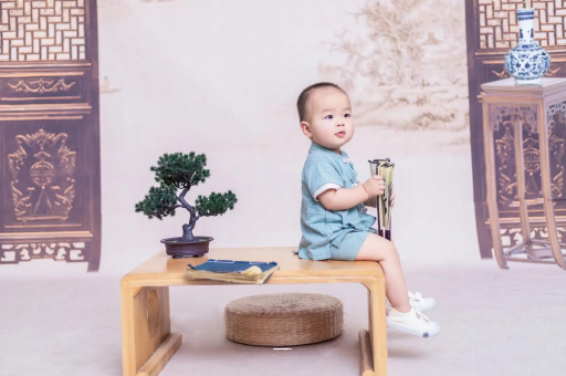 吐鲁番1岁宝宝走路